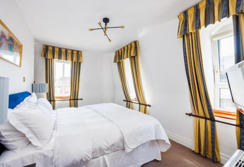 1 Bedroom Penthouse Apartment, Carlton Court   Mayfair