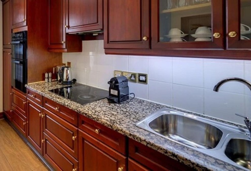 Апартаменты 3 Спальни, Carlton Court Mayfair