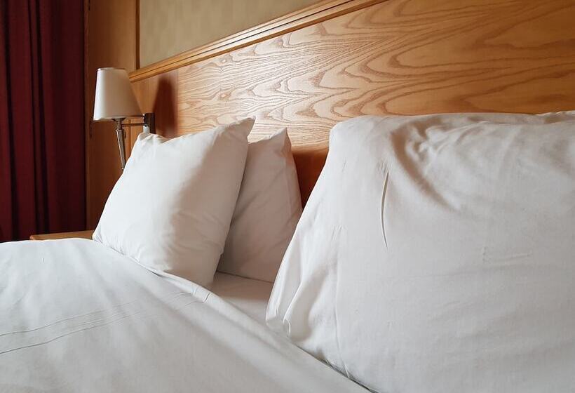 غرفة قياسية, Cabarfeidh