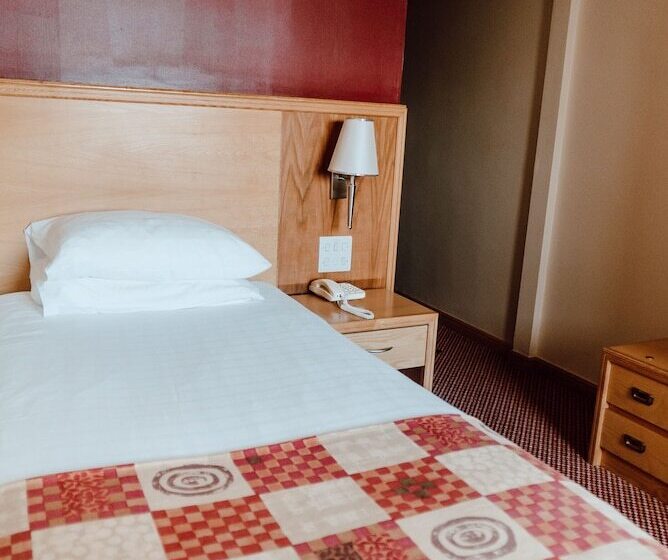 غرفة قياسية فردية, Cabarfeidh