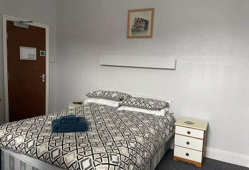 اتاق استاندارد سه نفره, Earlsmere