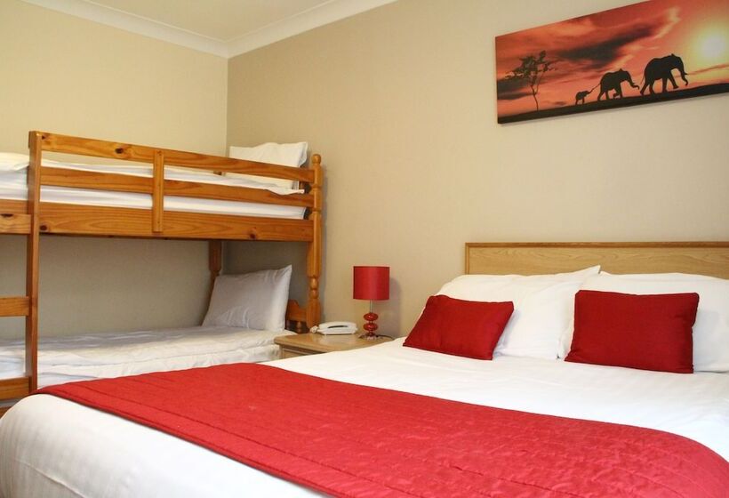 غرفة عائلية, Exeter Court