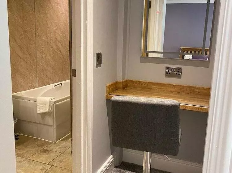Suite, Exeter Court
