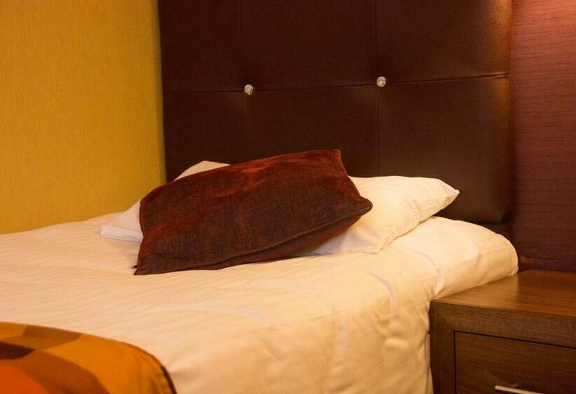 标准单人间, Frederick House