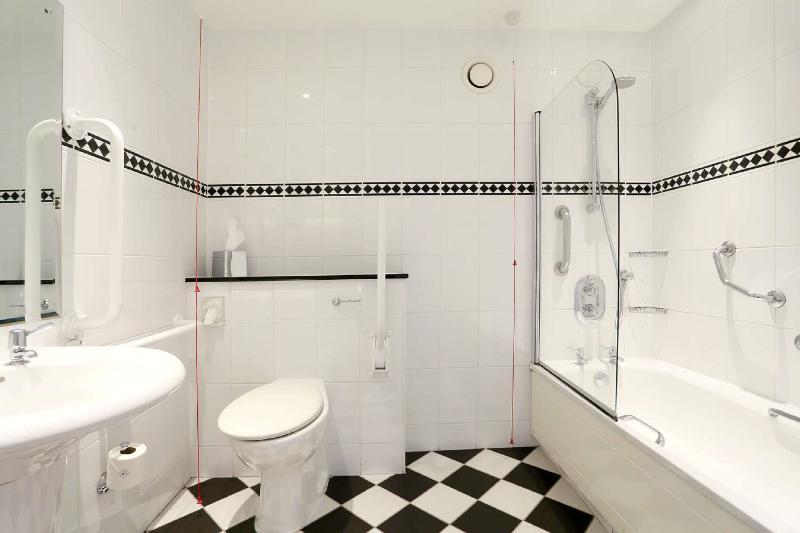 חדר סטנדרט מותאם לאדם עם מוגבלויות, Macdonald Botley Park Hotel & Spa