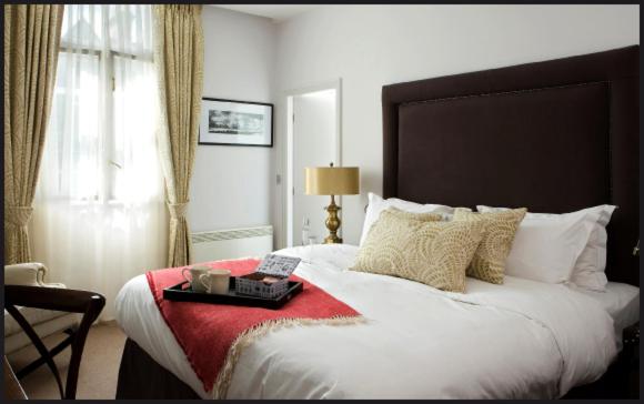 디럭스 룸 킹사이즈 침대, Rooms By Bistrot Pierre At The Crescent Inn