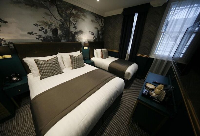 豪华三人间, The Portico