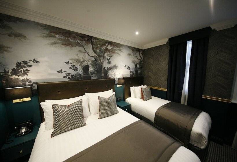 豪华三人间, The Portico