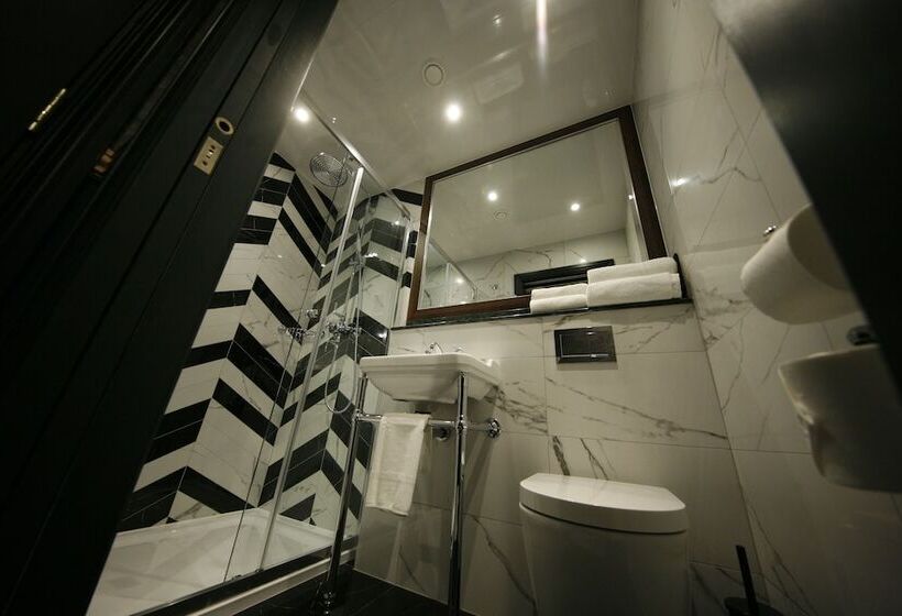 四人豪华间, The Portico