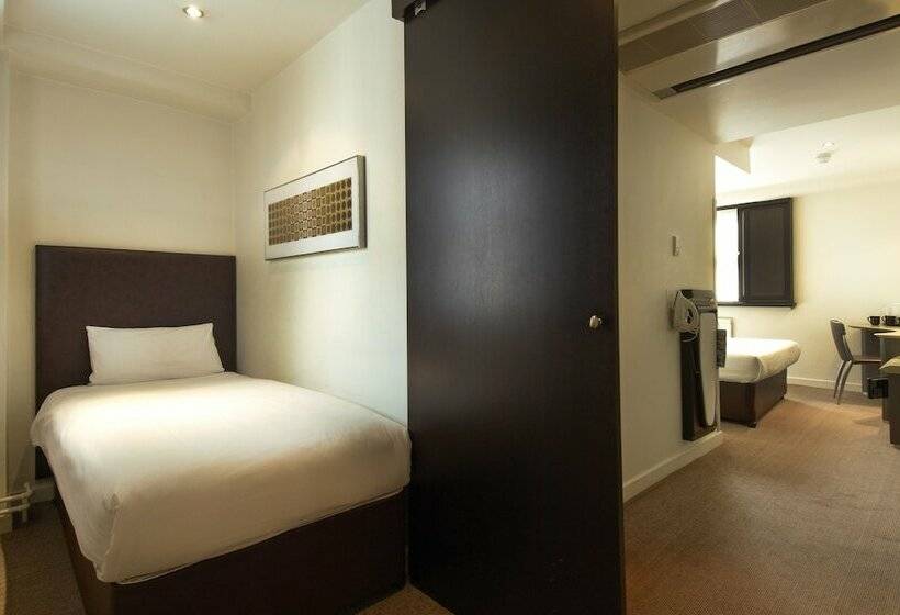 ファミリールーム, Corus  Hyde Park