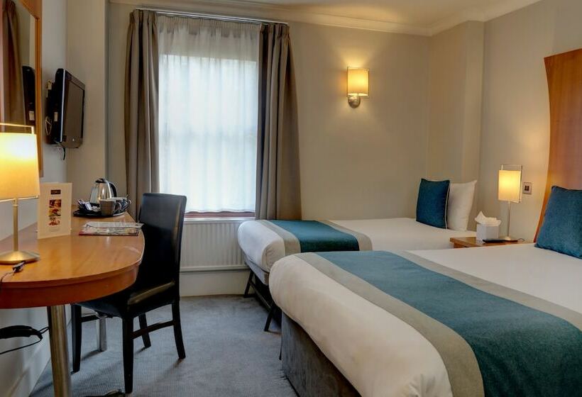 ファミリールーム, Corus  Hyde Park