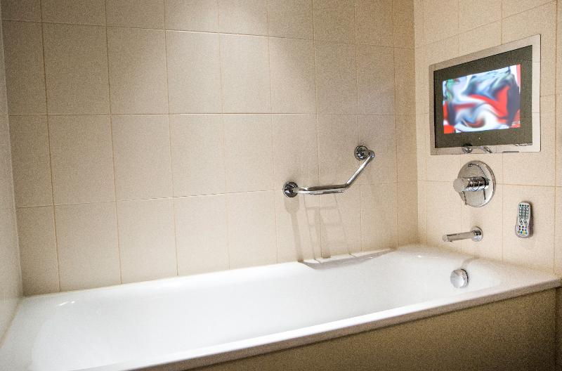 适合残疾人使用的标准间, Crowne Plaza London Ealing, An Ihg