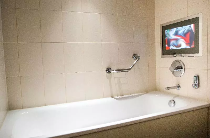 身障者適用スタンダードルーム, Crowne Plaza London Ealing, An Ihg