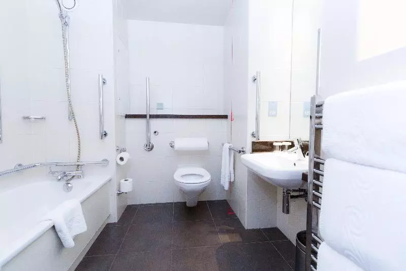 身障者適用スタンダードルーム, Crowne Plaza London Ealing, An Ihg