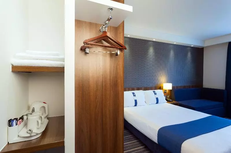 身障者適用スタンダードルーム, Holiday Inn Express Harlow, An Ihg