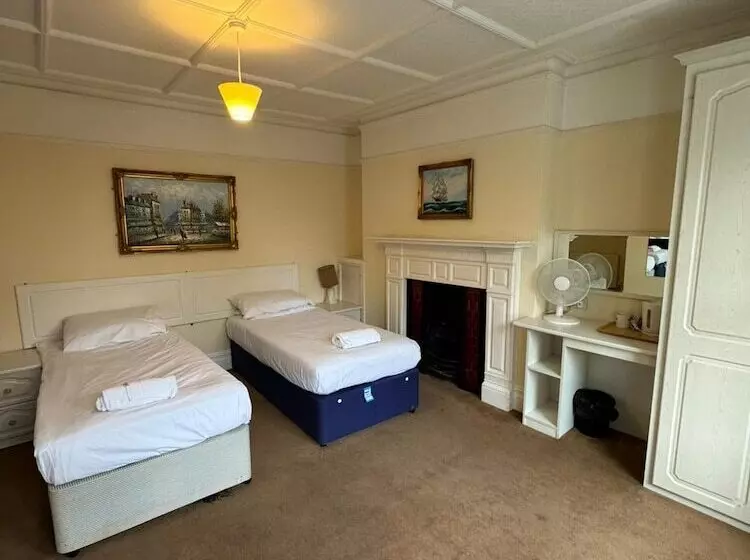スタンダードスタジオ, Langford Hotel, Brighton & Hove
