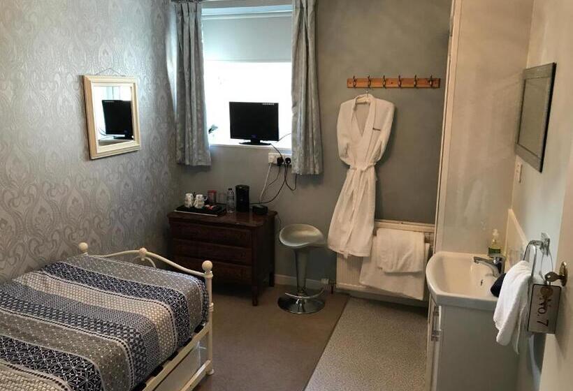 غرفة قياسية فردية, Moyness House