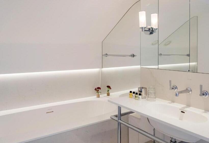 주니어 스위트, Old Bank