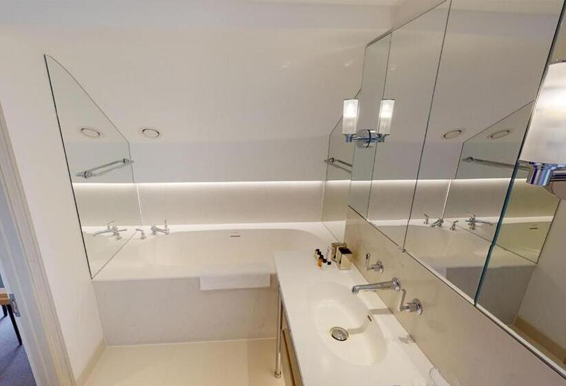 주니어 스위트, Old Bank