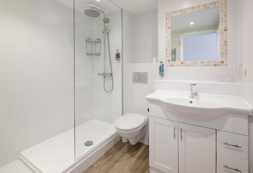 Quarto Familiar Superior, Ommaroo