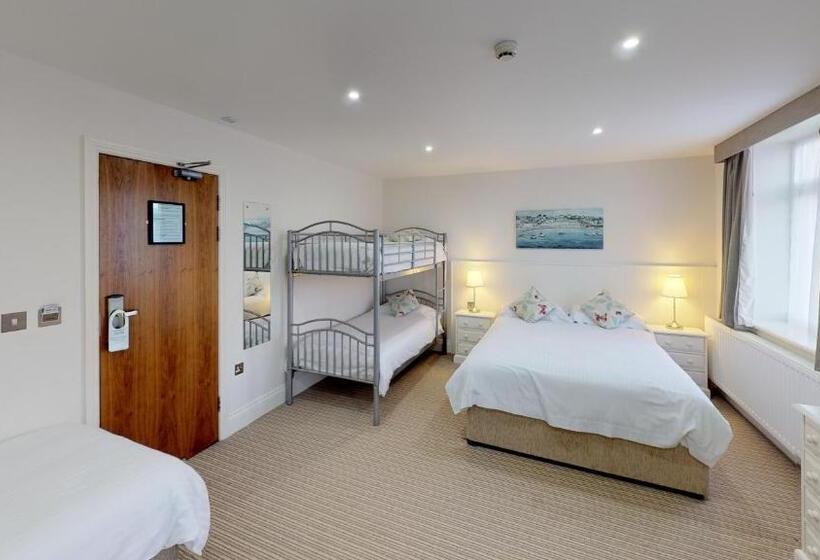 Quarto Familiar Superior, Ommaroo