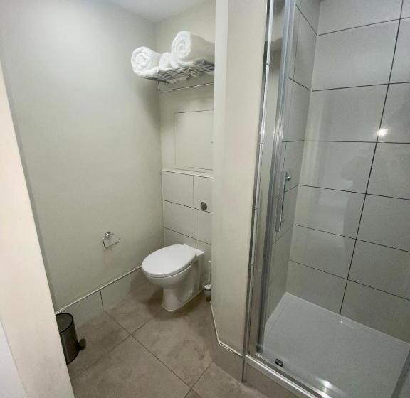 标准间, The Pear Tree