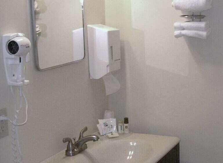 غرفه قياسيه سريرين مزدوجين, Admiral Digby Inn Restaurant And Cottages