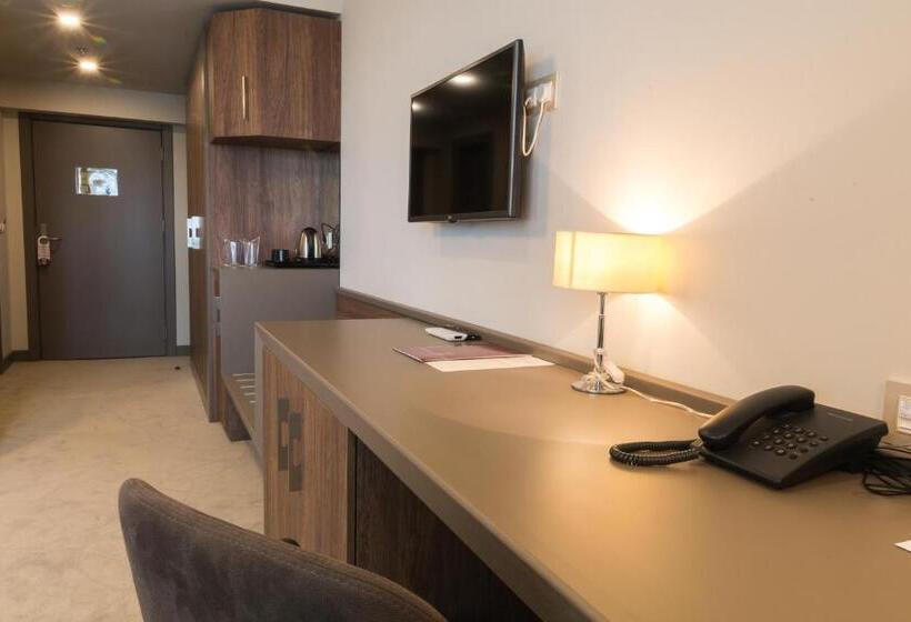 디럭스 룸, Cherno More