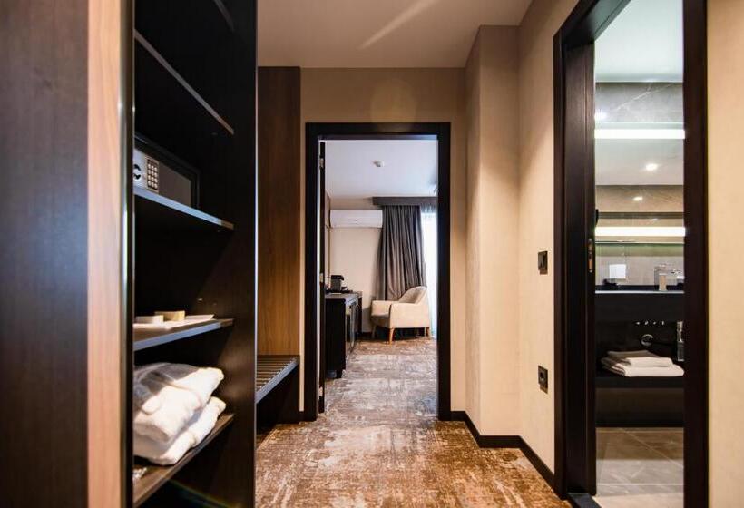 스탠다드 룸 킹사이즈 침대, Cherno More