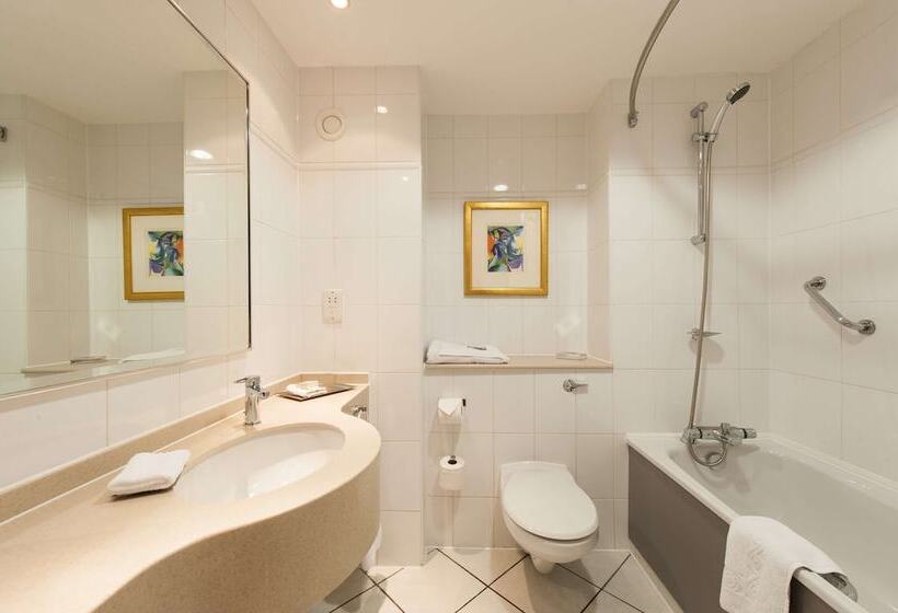 Семейный Номер Deluxe, Doubletree By Hilton Glasgow Strathclyde
