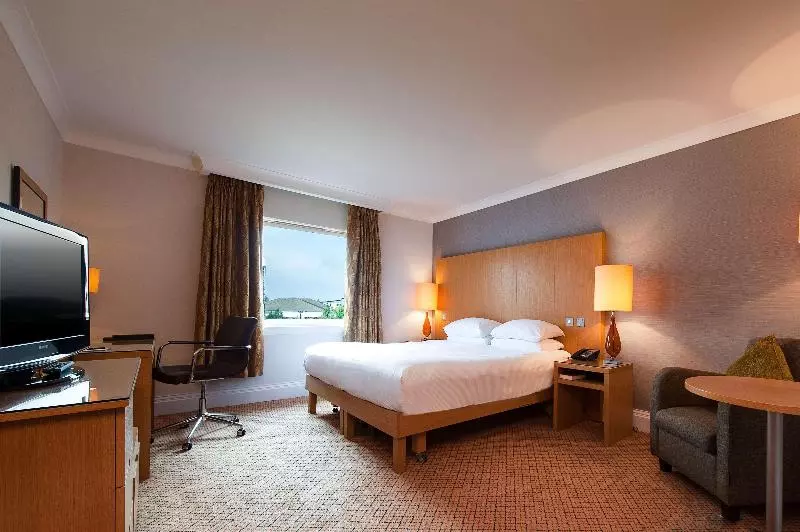 キングサイズベッドのスタンダードルーム, Doubletree By Hilton Glasgow Strathclyde