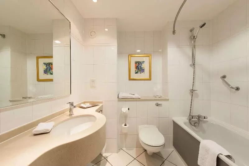 キングサイズベッドのスタンダードルーム, Doubletree By Hilton Glasgow Strathclyde
