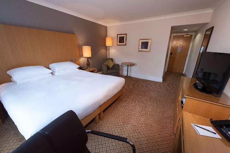 キングサイズベッドのスタンダードルーム, Doubletree By Hilton Glasgow Strathclyde