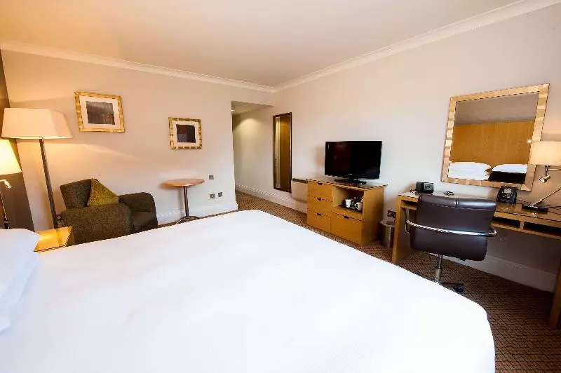 キングサイズベッドのスタンダードルーム, Doubletree By Hilton Glasgow Strathclyde