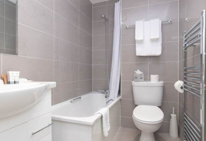 标准三人间, Kensington Gardens