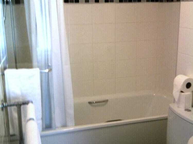 スタンダードルーム, The Queensgate