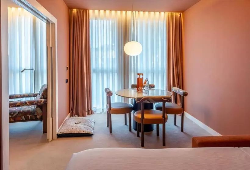 سوئیت جونیور با تخت بزرگ, The Doubletree By Hilton Stratford Upon Avon