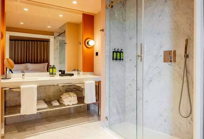 سوئیت جونیور با تخت بزرگ, The Doubletree By Hilton Stratford Upon Avon