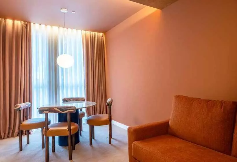 سوئیت جونیور با تخت بزرگ, The Doubletree By Hilton Stratford Upon Avon