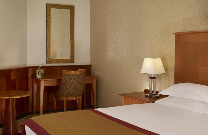 スタンダードルーム, Village Hotel Leeds North