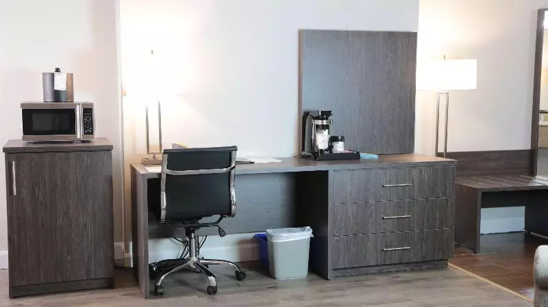 キングサイズベッドのスイートルーム, Best Western Laval Montreal & Conference Centre
