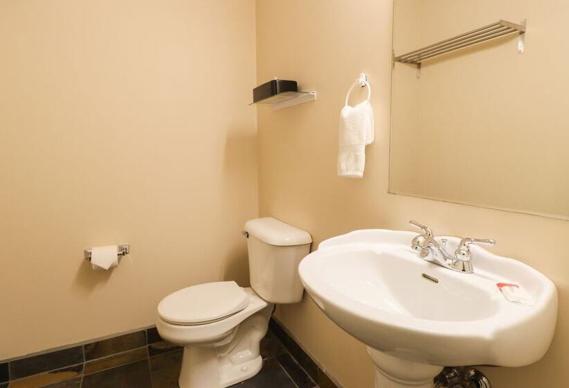 סוויטה, Northwinds Hotel Revelstoke