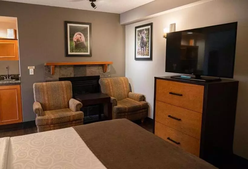 Deluxe Suite King Bed, Pocaterra Inn & Waterslide