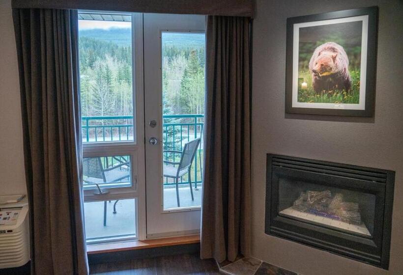 디럭스 룸 킹사이즈 침대, Pocaterra Inn & Waterslide