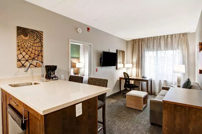キングサイズベッドのスイートルーム, Staybridge Suites Toronto Vaughan South By Ihg