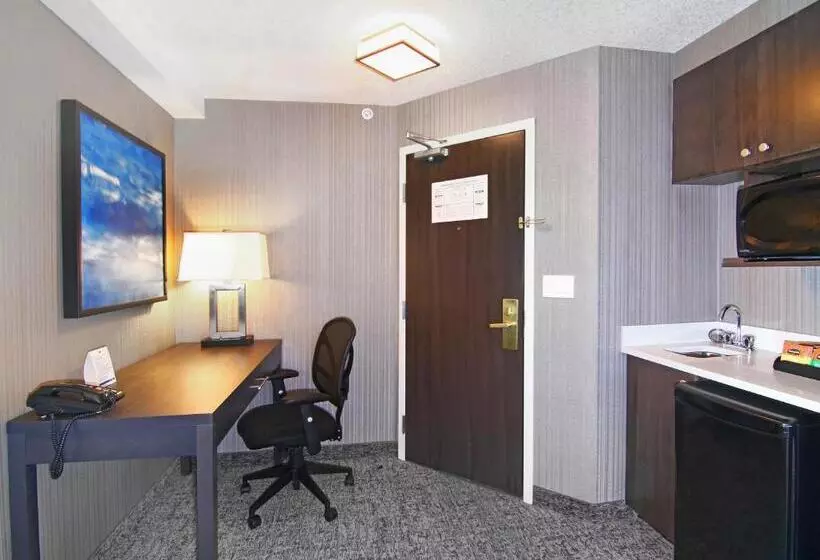 اتاق استاندارد برای معلولان, Holiday Inn Express And Suites Calgary, An Ihg