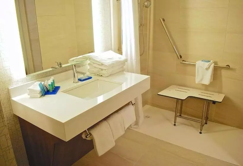 身障者適用スタンダードルーム, Holiday Inn Express Vancouver Airport Richmond, An Ihg