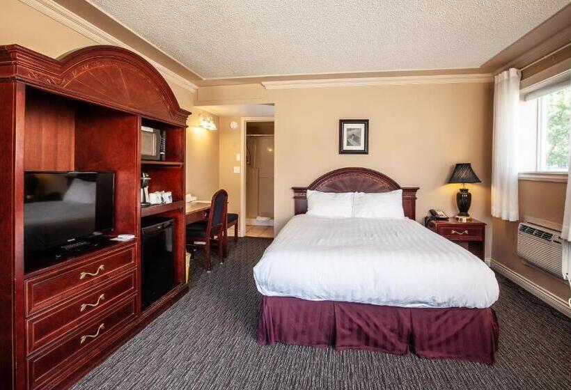 キングサイズベッドのスタンダードルーム, Revelstoke Lodge