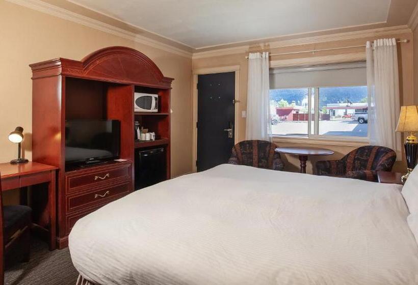 キングサイズベッドのスタンダードルーム, Revelstoke Lodge