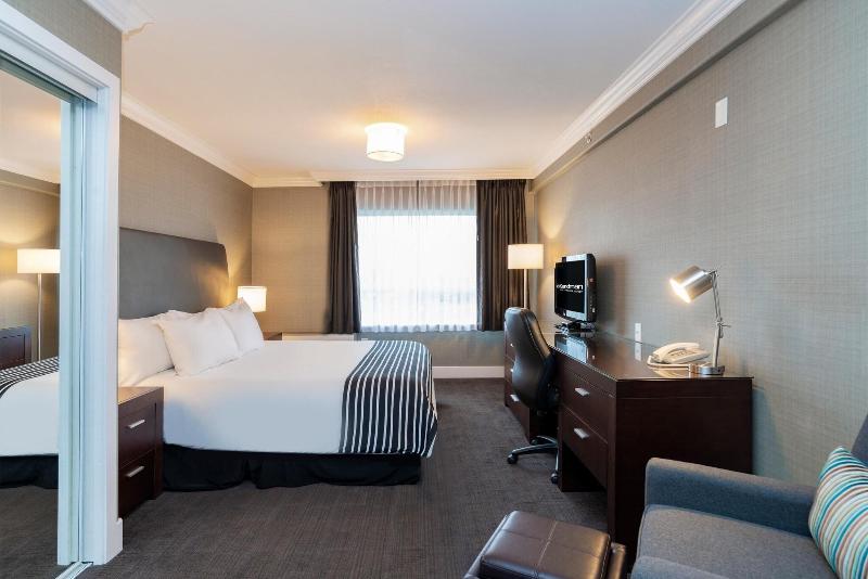 キングサイズベッドのエクゼクティブルーム, Sandman Hotel Vancouver Airport